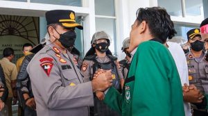 Polres Loteng Kawal Unjuk Rasa 11 April di Wilayah Lombok Tengah Dengan Aman Dan Humanis.