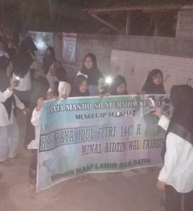 Pawai Takbiran Gembira, Anak-anak Remaja Masjid Silaturahim Dusun Ketirek Desa Jembatan Gantung Kec, Lembar-Lobar Sambut Idul Fitri 1443 H.