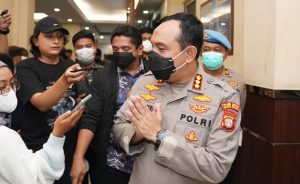 Kombes Budhi Herdi Susianto Ucapkan ‘Satya Haprabu’ dan ‘Kun Fayakun’ Setelah Dinonaktifkan: Saya Yakin.. Sabtu 23-07-2022,12:20 WIB