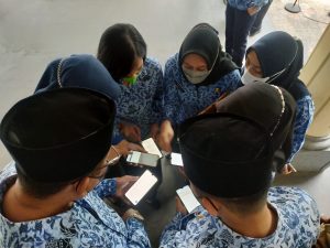 Puluhan PNS Mataram Akali Sistem Absensi Online. 3 Agustus 2022.