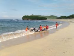 Pencarian Korban Tenggelam Terseret Air Laut Masuk Hari Kedua  di Pantai Pesin.