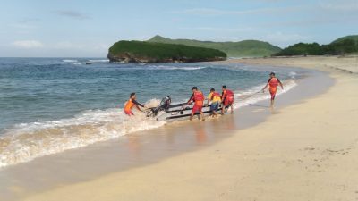 Pencarian Korban Tenggelam Terseret Air Laut Masuk Hari Kedua  di Pantai Pesin.