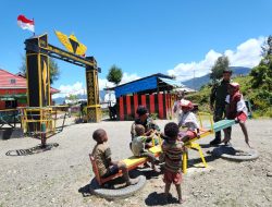 Siang Ceria Anak-anak Intan Jaya, Bermain Bersama Tri Dharma di Play Ground Darma Putra