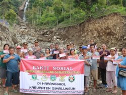 *Polres Simalungun Salurkan Bakti Sosial Akabri Sumut Kepada 28 KK Korban Banjir Bandang Haranggaol*