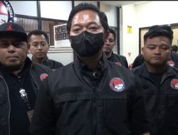 Jakarta Barat, Satres Narkoba Polres Metro Jakarta Barat berhasil menangkap dua tersangka berinisial ADR dan RZ yang diduga sebagai pemasok narkoba untuk artis Ibra Azhari (IA).