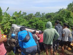 Dengan Sigap Anggota Polsek Sembalun Evakuasi Kecelakaan Tunggal di Bilo Petung