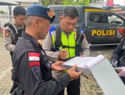Tim Satgas Jibom Satbrimob Polda Kalbar Sterilisasi Lokasi Kegiatan Capres Nomor Urut 2.
