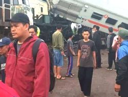 Terjadi Musibah Tabrakan  Melibatkan Dua Kereta Api,Tidak Jauh Dari  Satsiun Cicalengka,