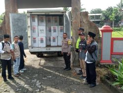 335 Personel Polres Loteng Amankan Pendistribusian Logistik Pemilu 2024.