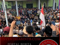 MASYARAKAT DESA BERABALI  DEMO PRIHAL BERAS BANTUAN PEMERINTAH DISELEWENGKAN