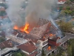 Tragedi Aksi Demo Paling Mengerikan Yang Terjadi Di Nusa Tenggara Barat. Gedung DPRD NTB Ludes Terbakar.